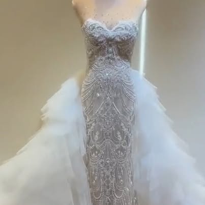NWT Strapless Beaded Gown with Tulle Train Wedding Dress