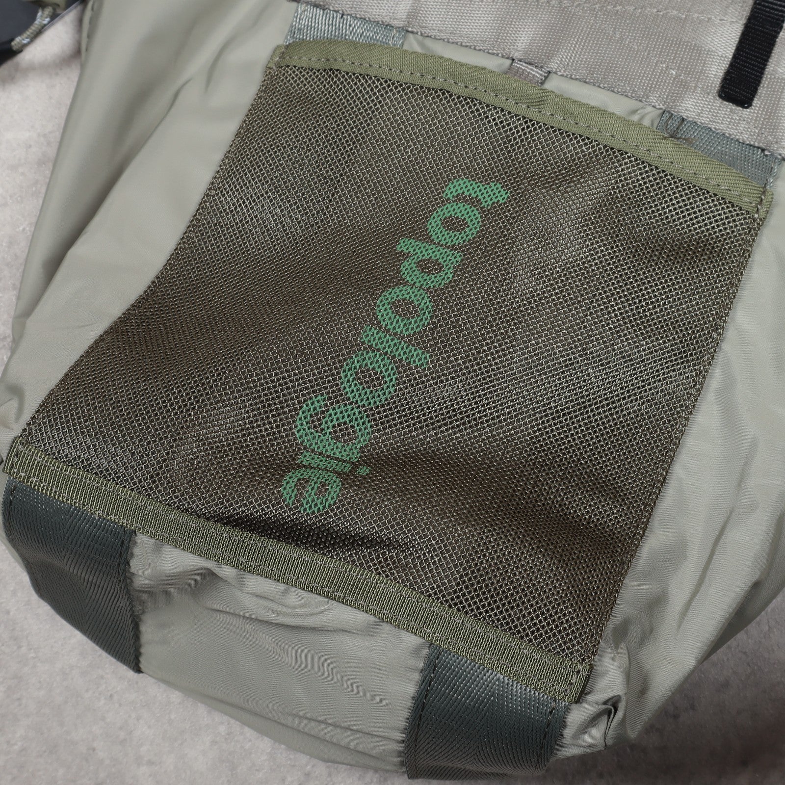 Topologie Reversible Summit Tote bag Small Black/Green